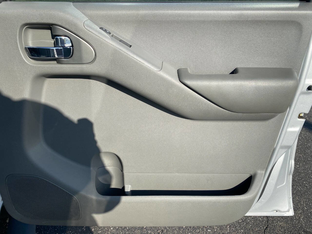 Used 2012 Nissan Frontier SV w/ SV Premium Utility Pkg image 29