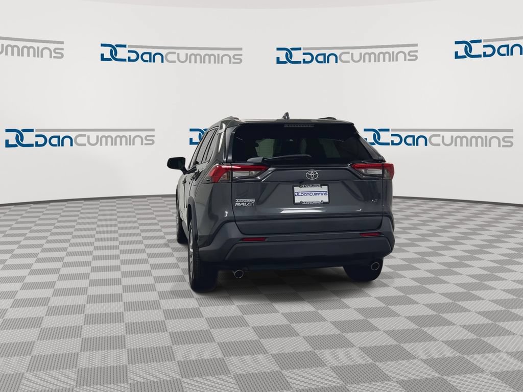 Used 2021 Toyota RAV4 LE FWD image 7