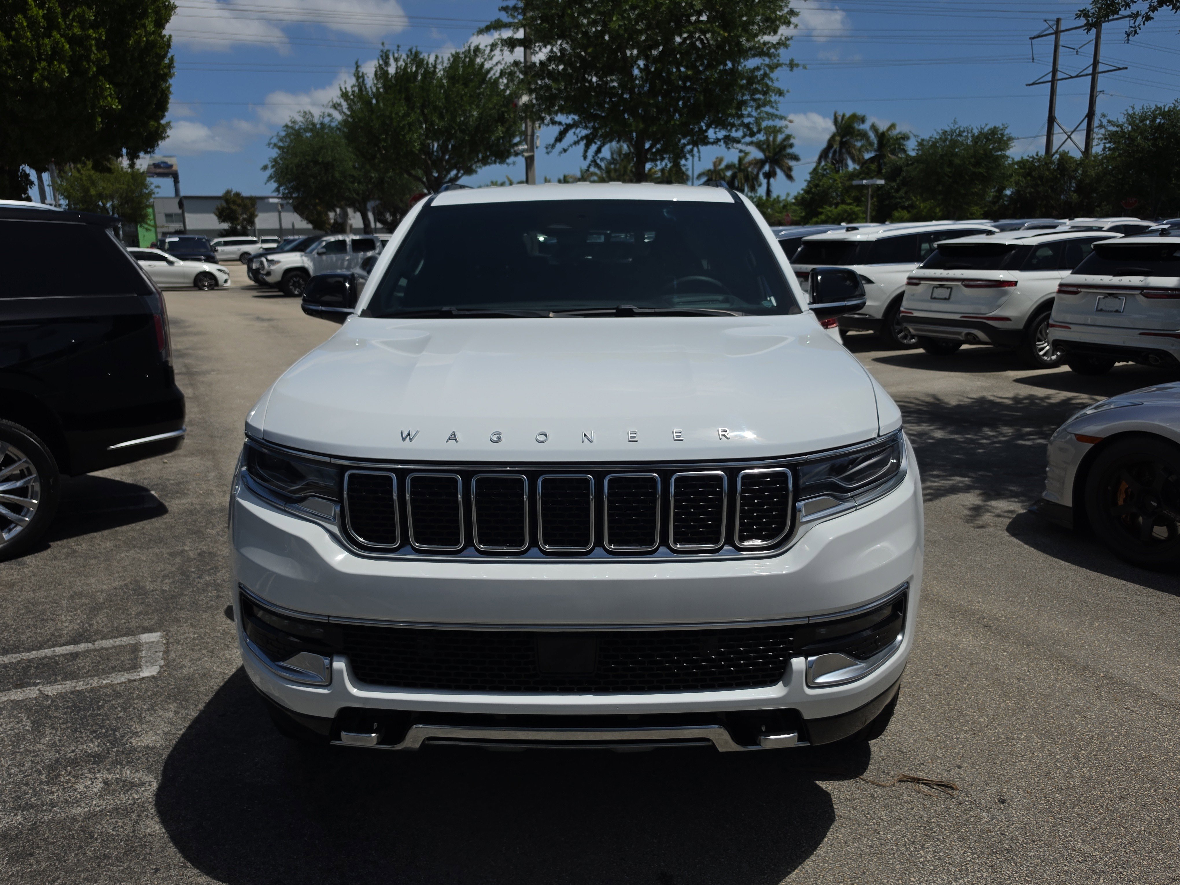 Used 2023 Jeep Wagoneer Series III w/ Preferred Equipment Group image 2