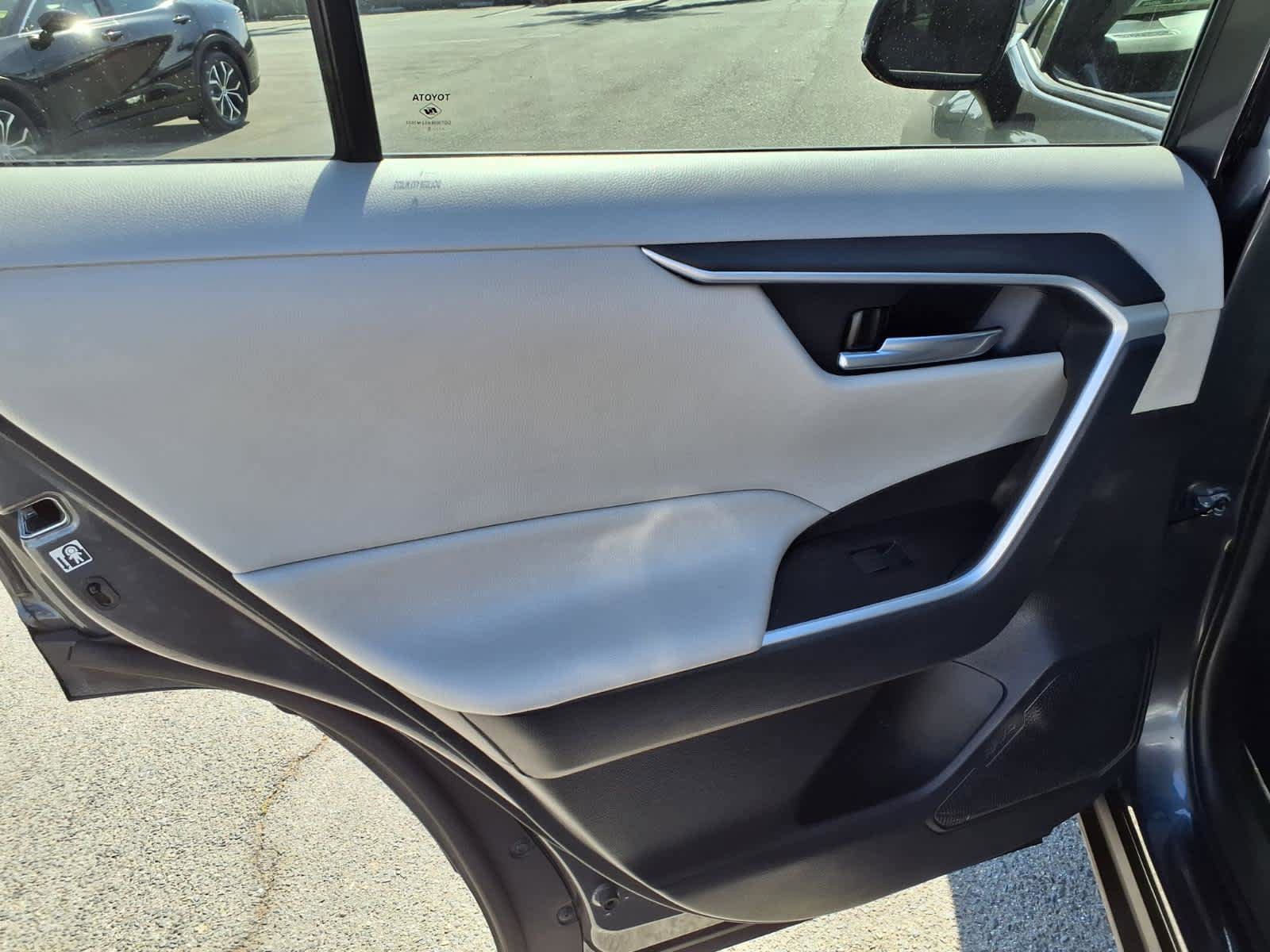 Used 2020 Toyota RAV4 XLE FWD image 10