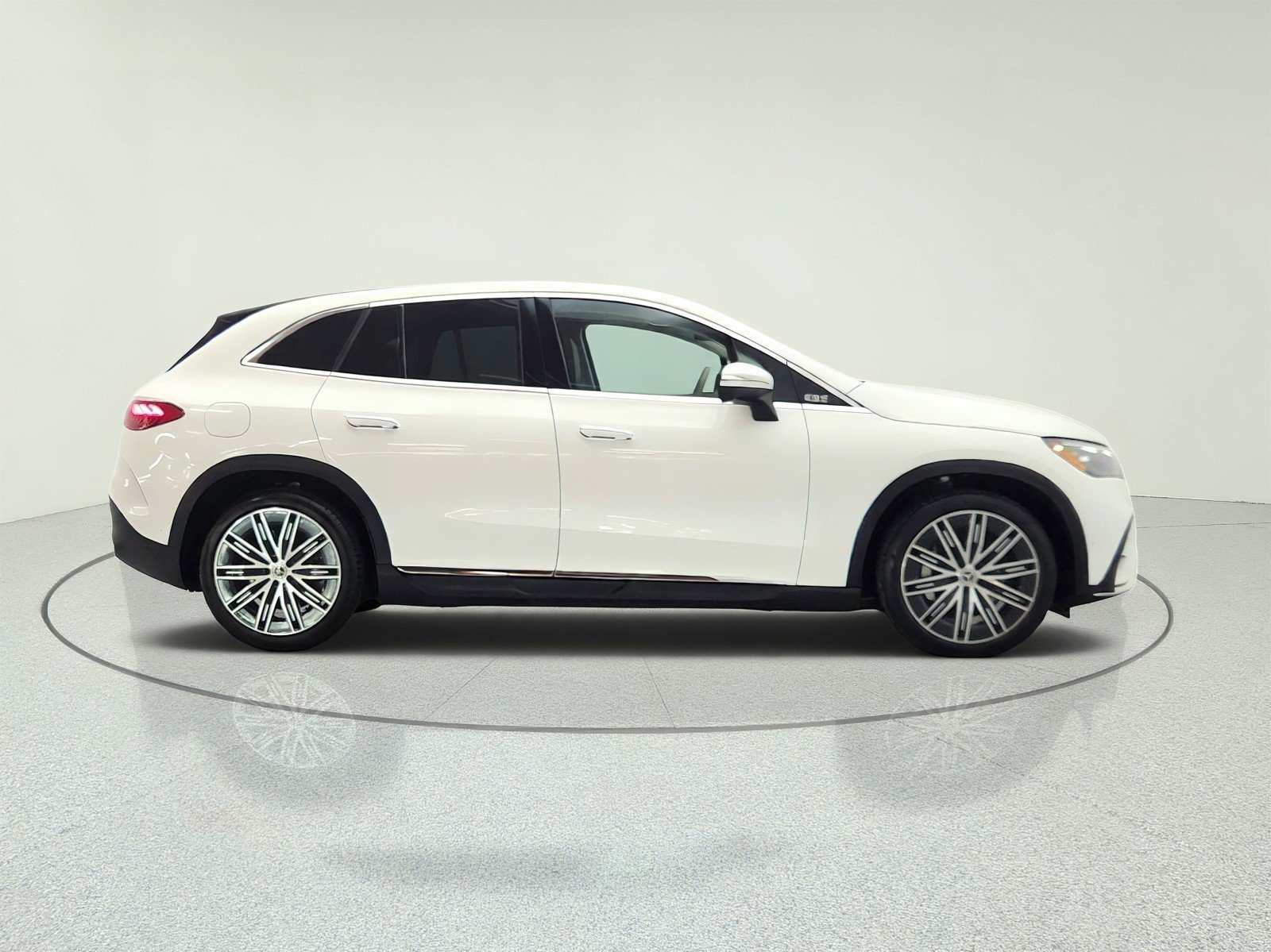 Used 2023 Mercedes-Benz EQE 500 4MATIC SUV image 4