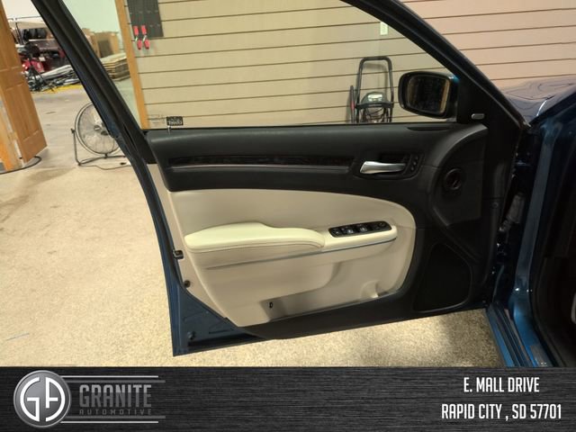 Used 2023 Chrysler 300 Touring L w/ Comfort Group image 10