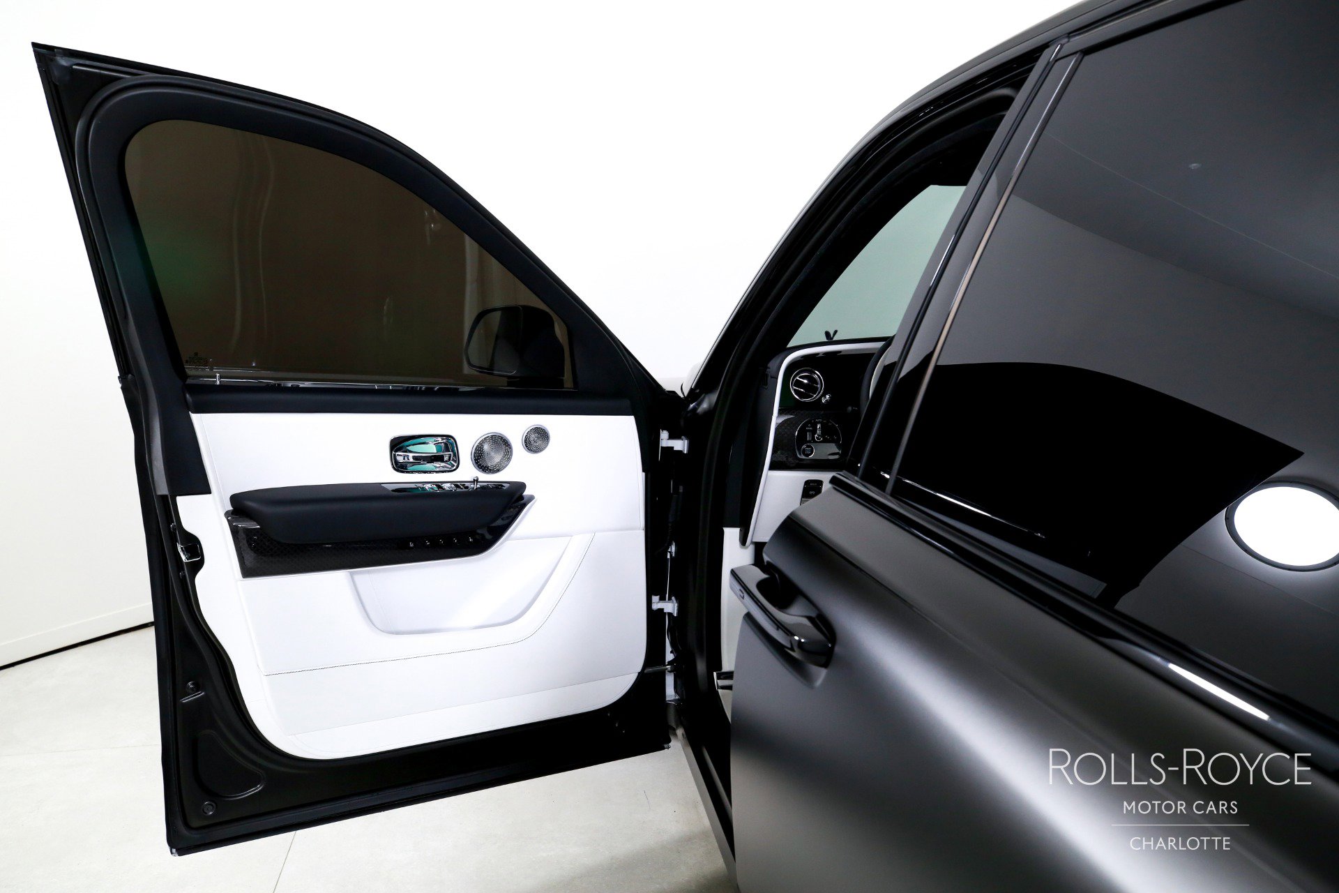 Certified 2025 Rolls-Royce Cullinan Black Badge image 11