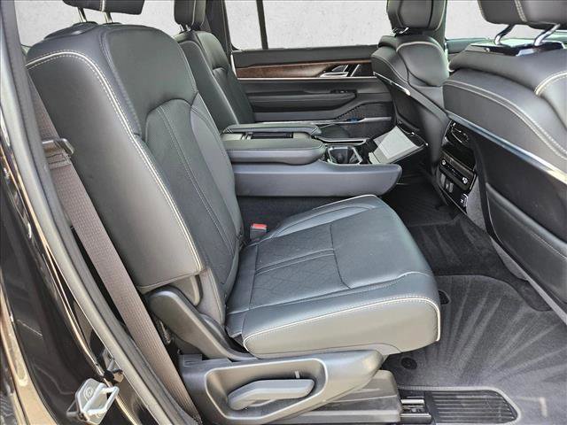 Used 2023 Jeep Grand Wagoneer Series II image 21