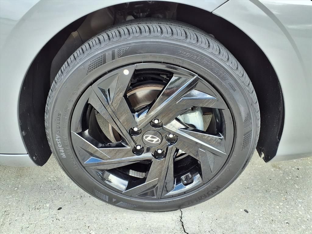 Used 2026 Hyundai Elantra Sport FWD image 7