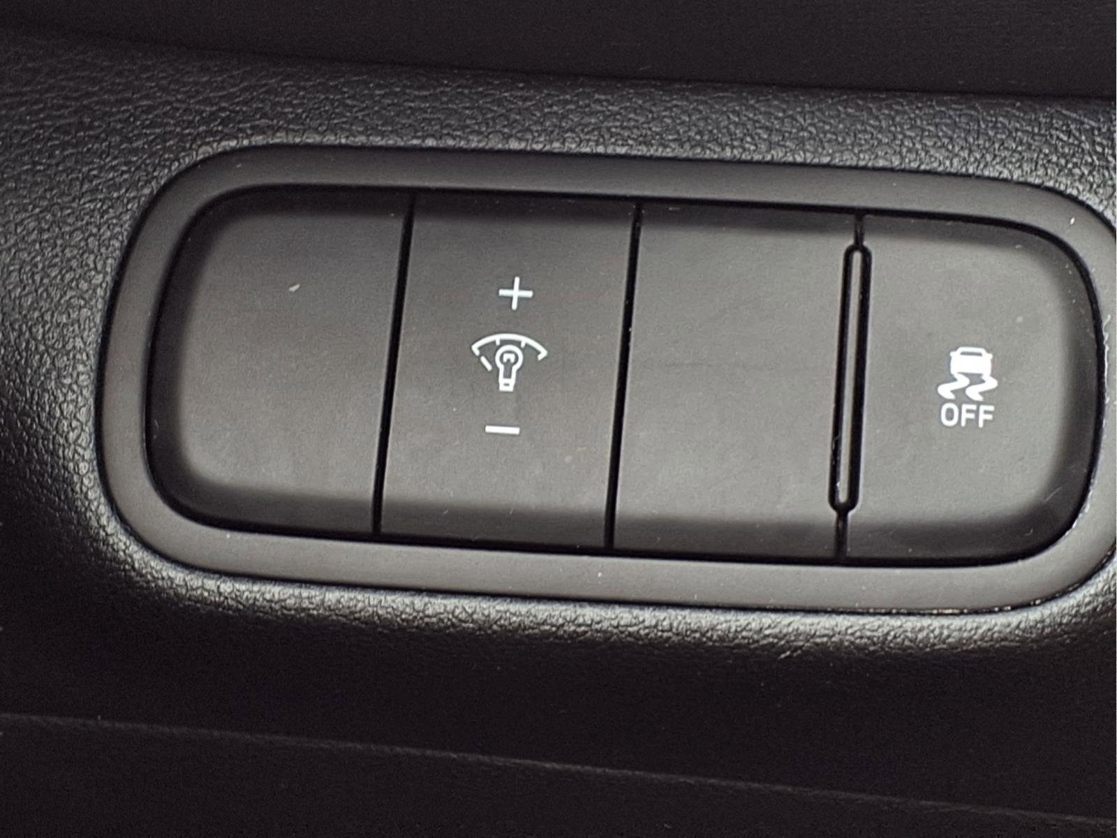 Used 2023 Hyundai Venue SEL w/ Cargo Package image 25