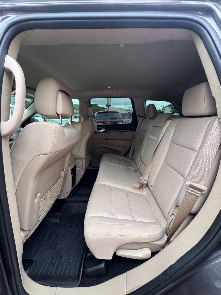 Used 2019 Jeep Grand Cherokee Laredo AWD/4WD image 21