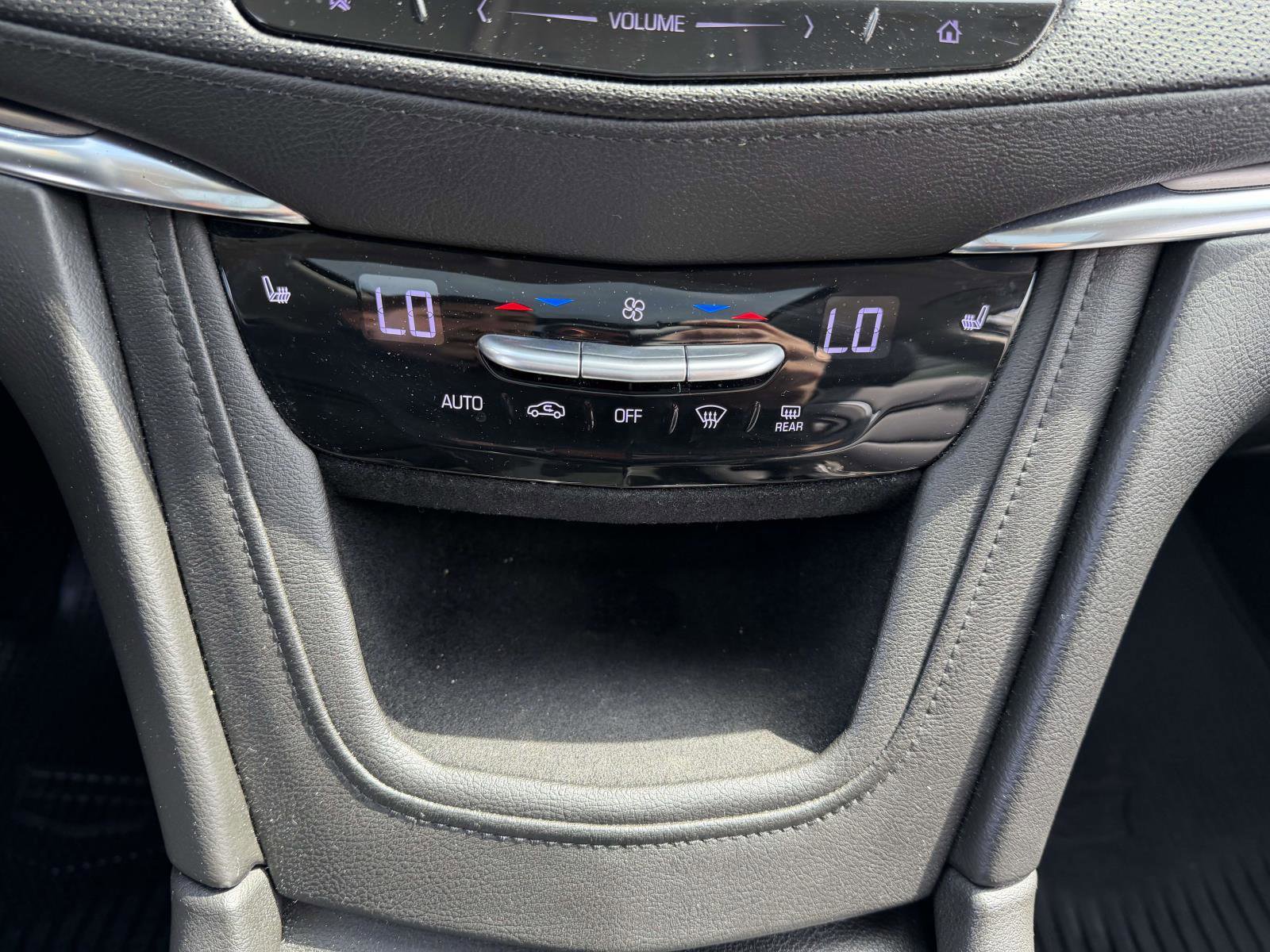 Used 2018 Cadillac XT5 Luxury w/ LPO, Black Ice Package AWD/4WD image 21