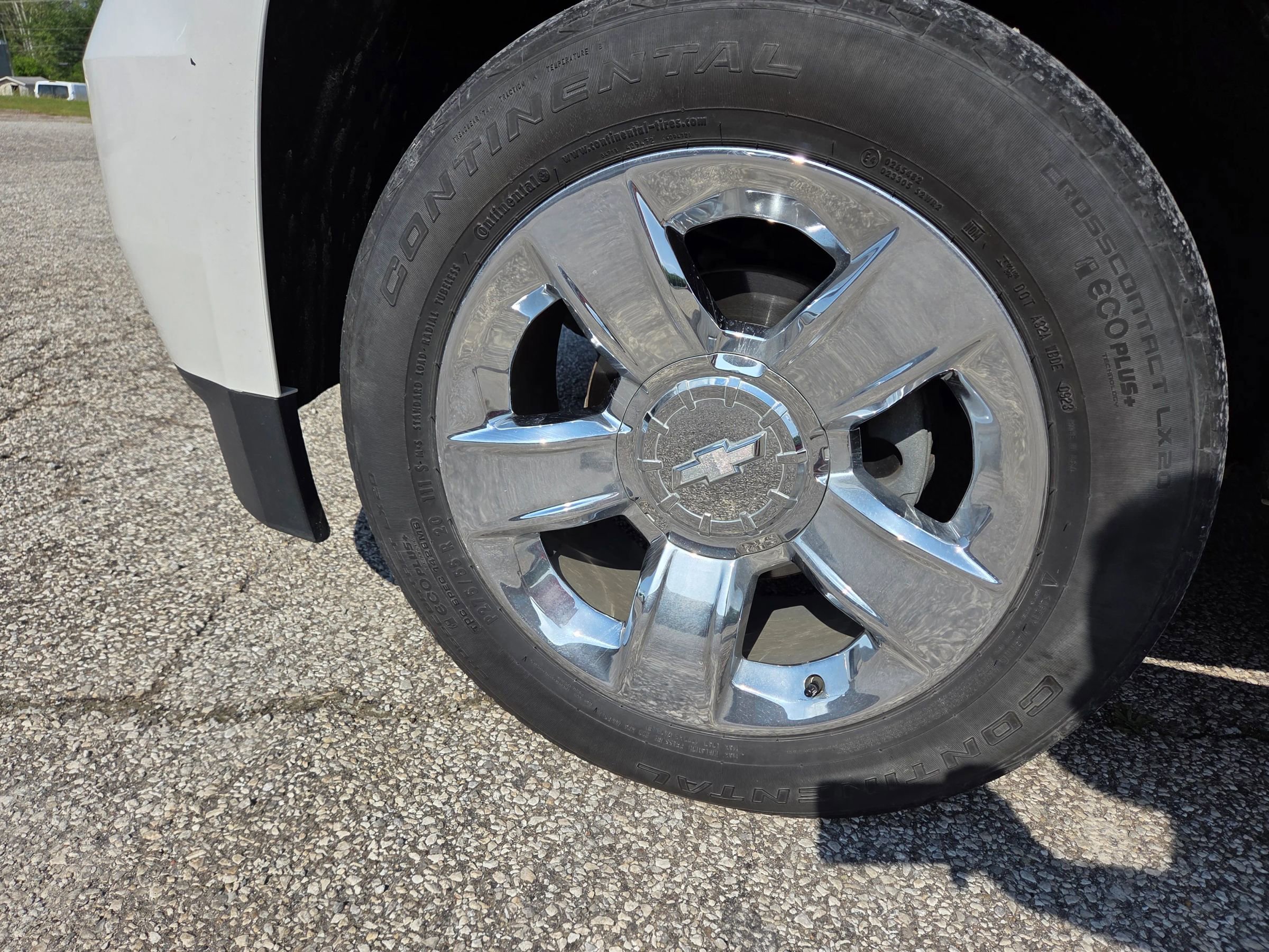Used 2019 Chevrolet Tahoe LT w/ LT Signature Package AWD/4WD image 12