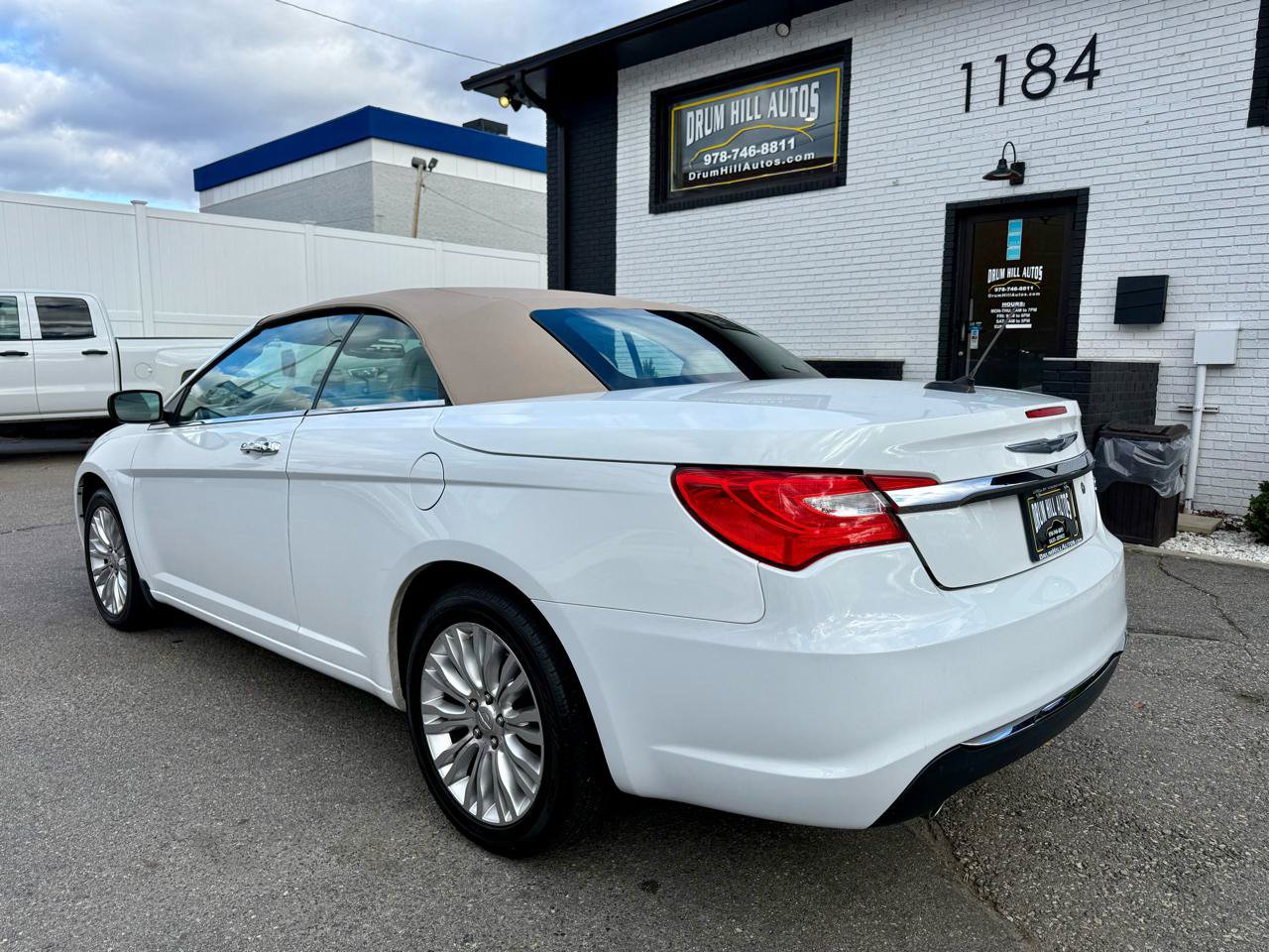 Used 2011 Chrysler 200 Limited FWD image 6
