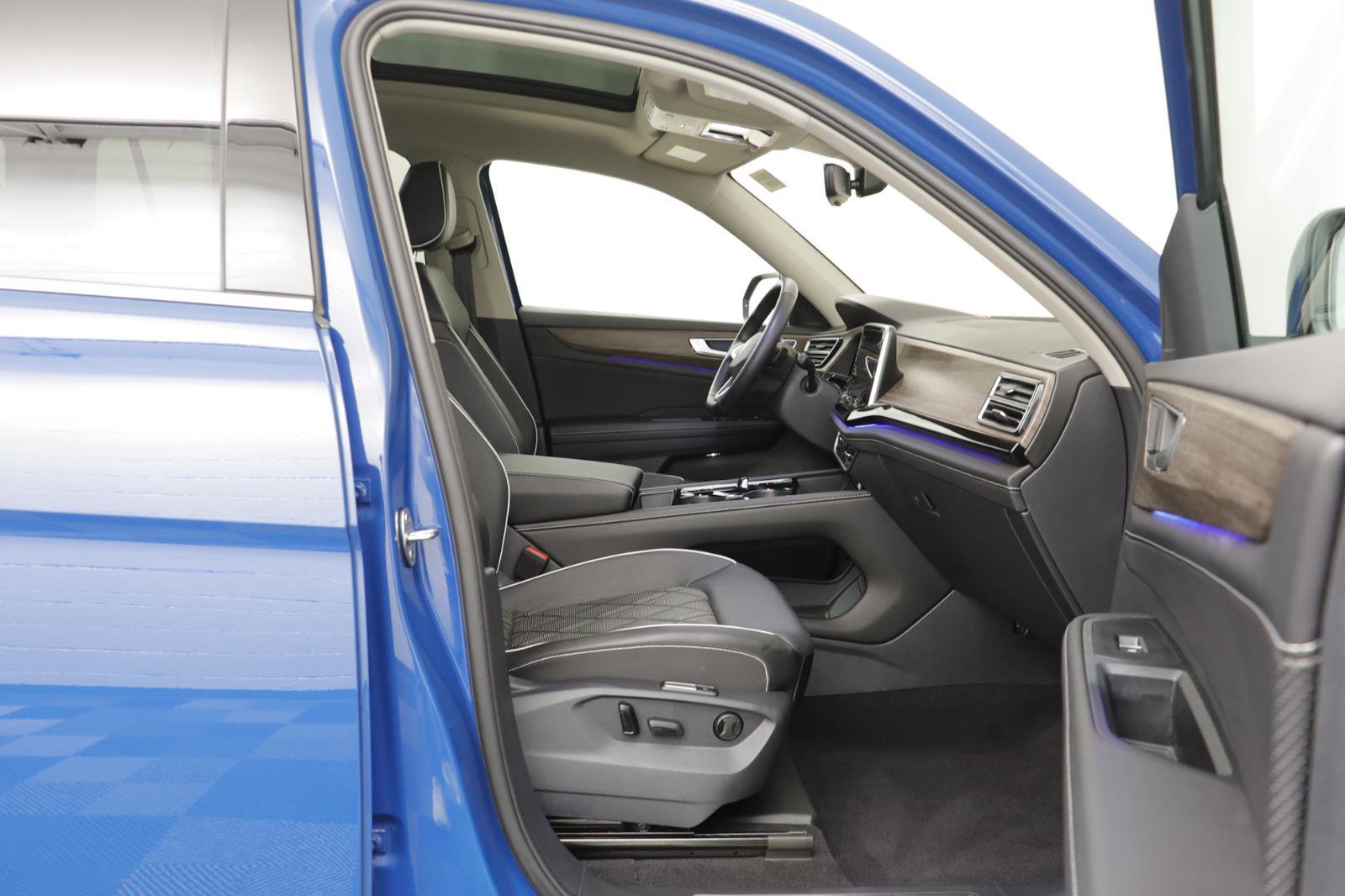 Used 2025 Volkswagen Atlas SEL Premium R-Line image 20