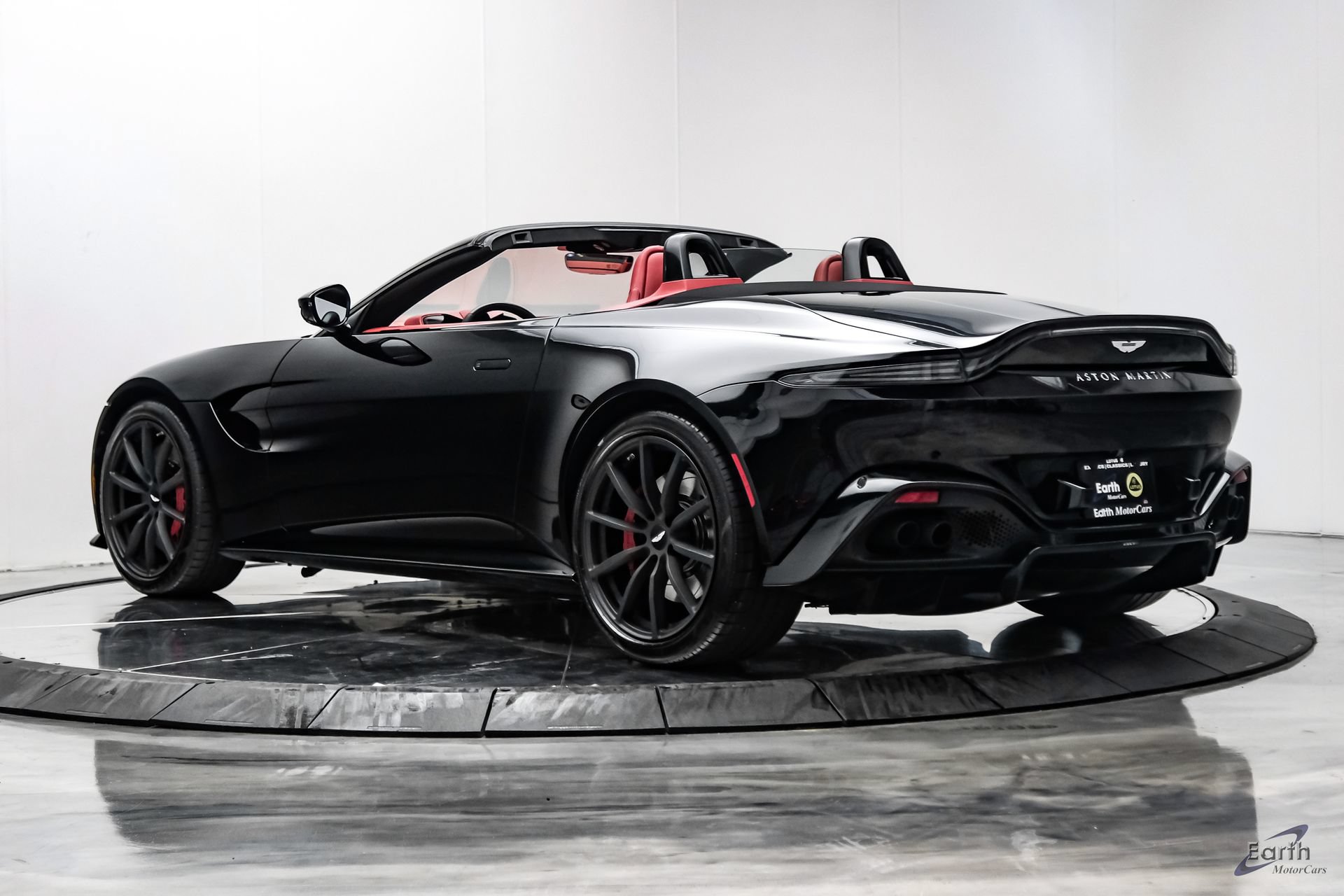 Used 2022 Aston Martin V8 Vantage Roadster RWD image 13