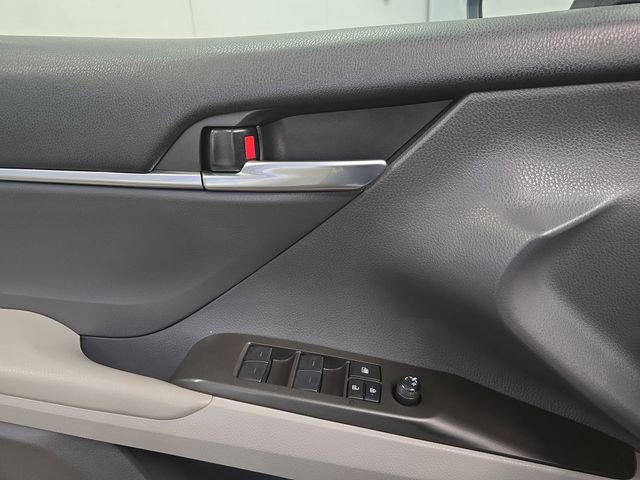 Used 2023 Toyota Camry SE image 12