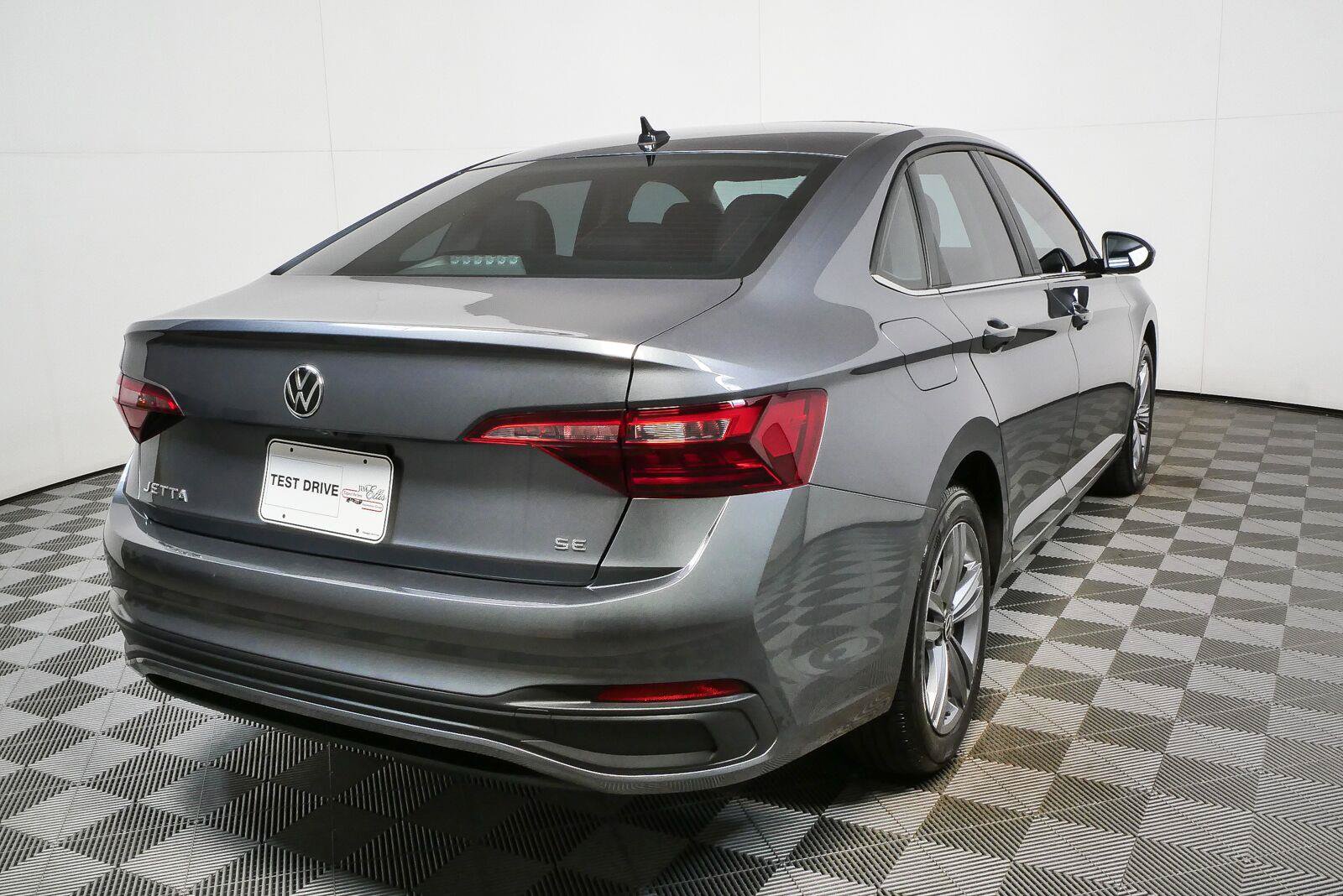 Used 2024 Volkswagen Jetta SE w/ Panoramic Sunroof Package FWD image 24