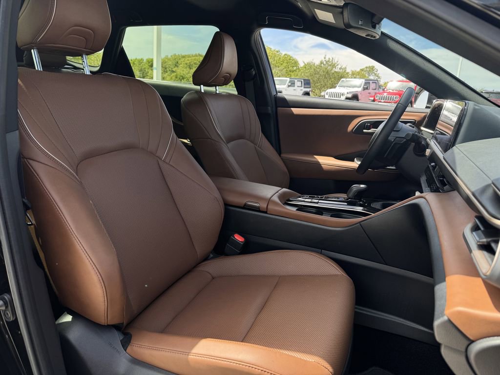 Used 2025 Toyota Crown Signia image 27