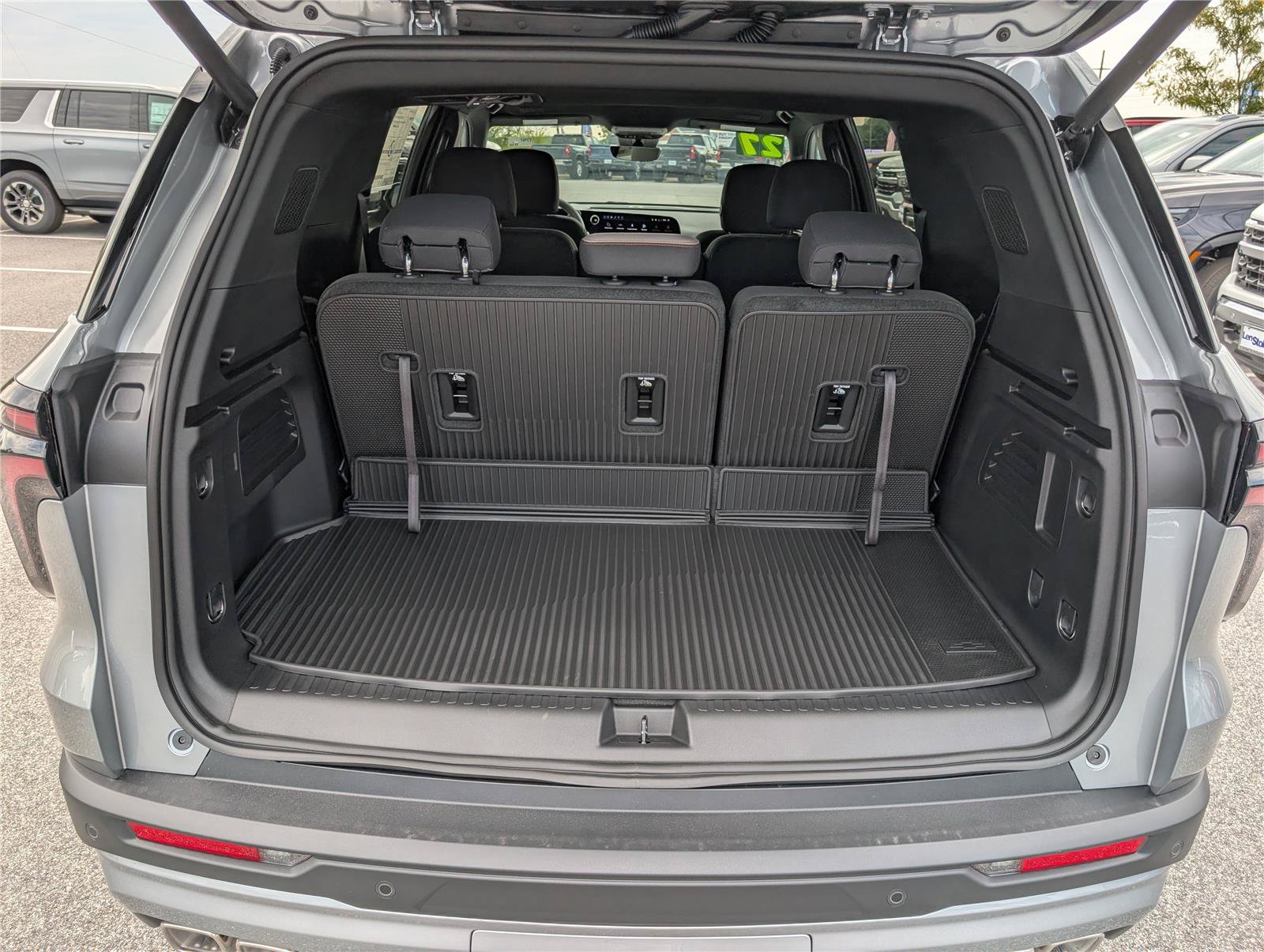 New 2027 Chevrolet Traverse LT w/ Driver Confidence Package AWD/4WD image 9
