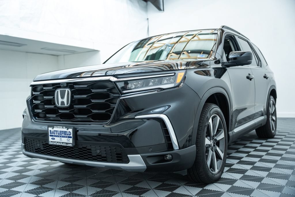 Used 2025 Honda Pilot Elite image 3