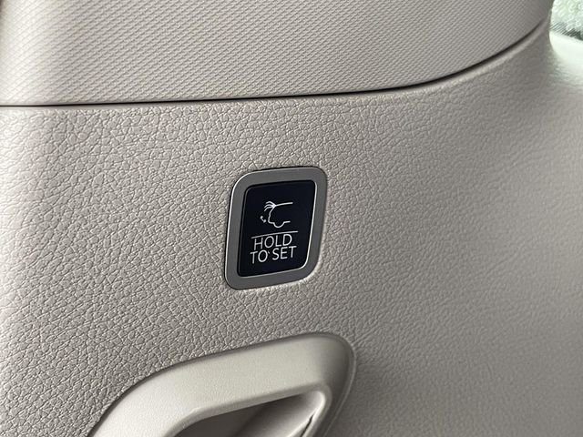 Used 2022 Jeep Wagoneer Series III w/ Rear Seat Video Group 1 image 10