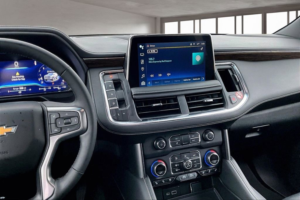 Used 2024 Chevrolet Suburban Premier image 9