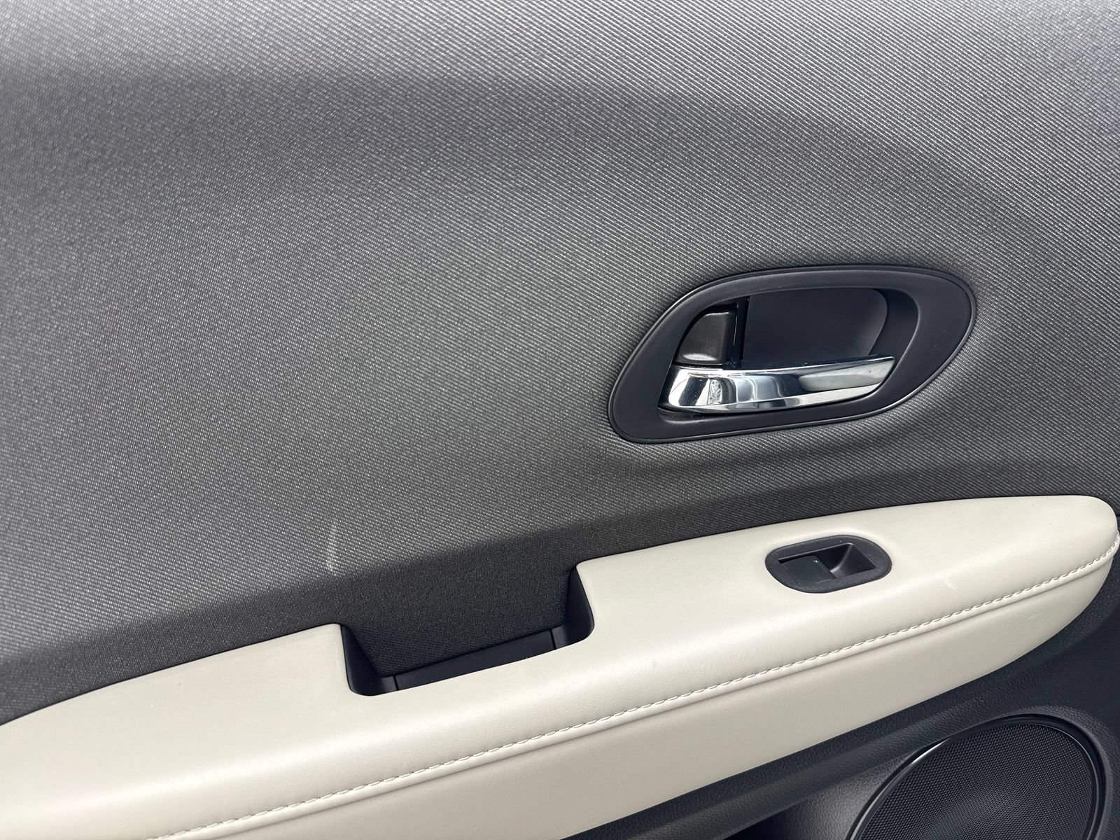 Used 2020 Honda HR-V LX image 36