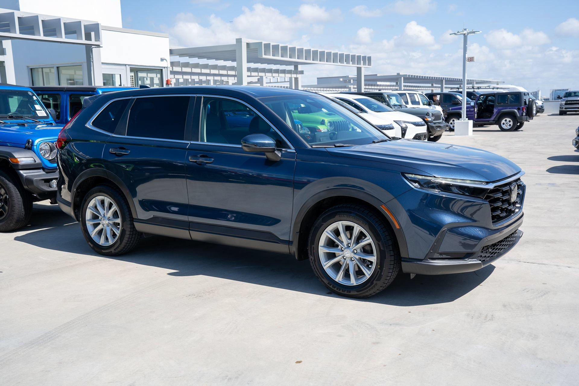 Used 2023 Honda CR-V EX-L image 3