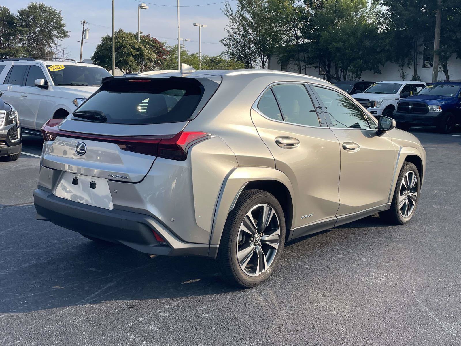 Used 2022 Lexus UX 250h w/ Premium Package AWD/4WD image 7