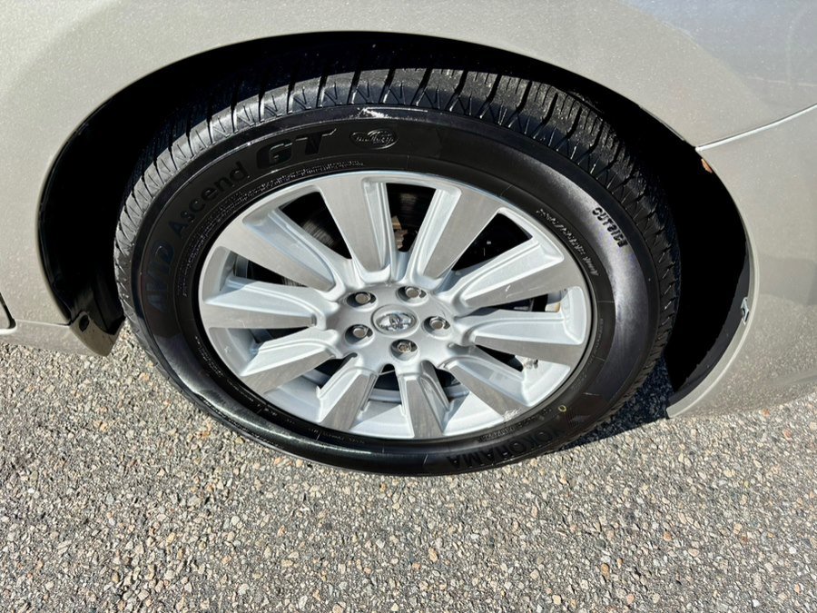 Used 2017 Toyota Sienna XLE w/ XLE Navigation Package image 33