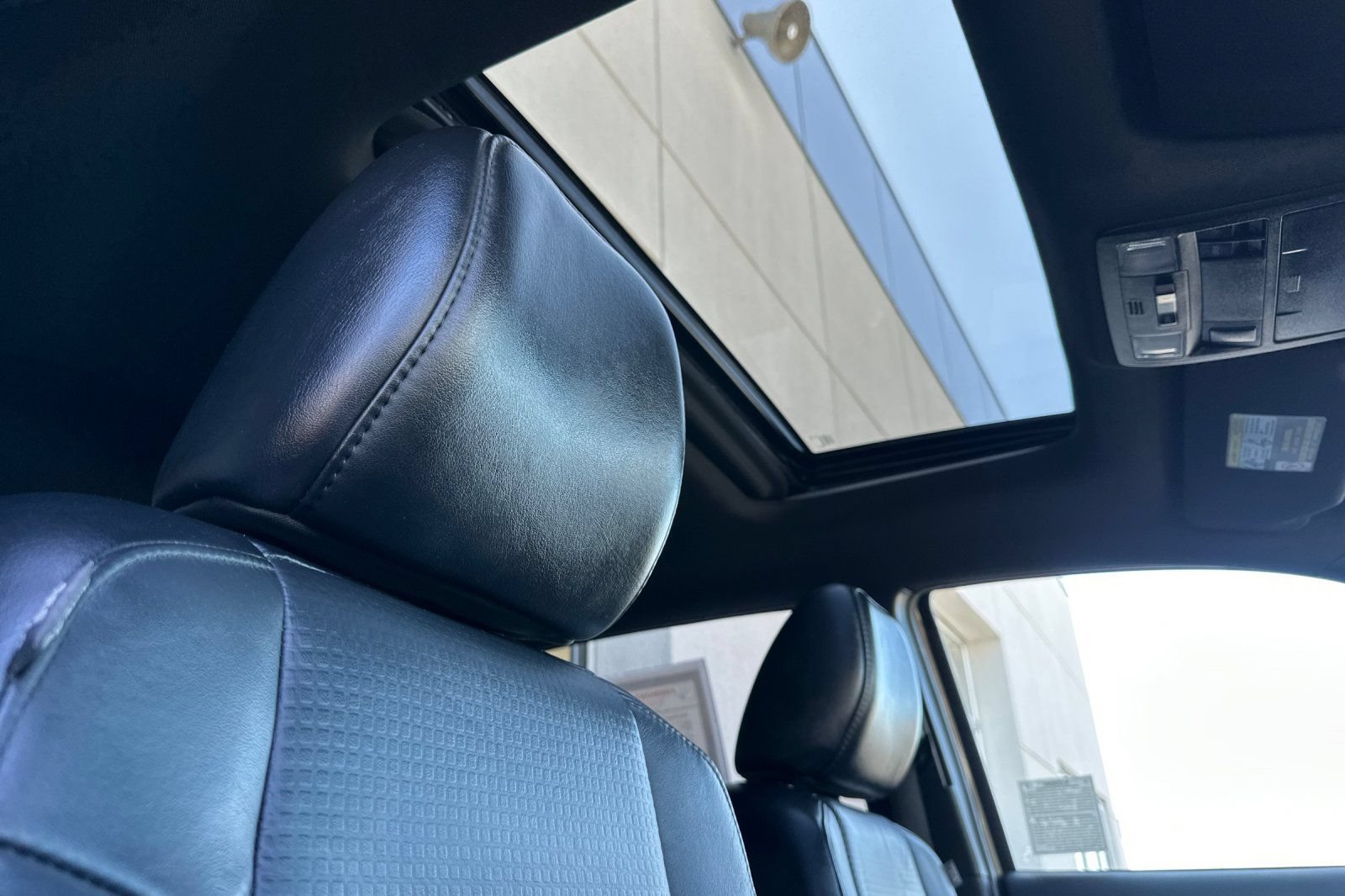 Used 2018 Toyota Tacoma TRD Sport w/ TRD Premium Sport Package RWD image 15