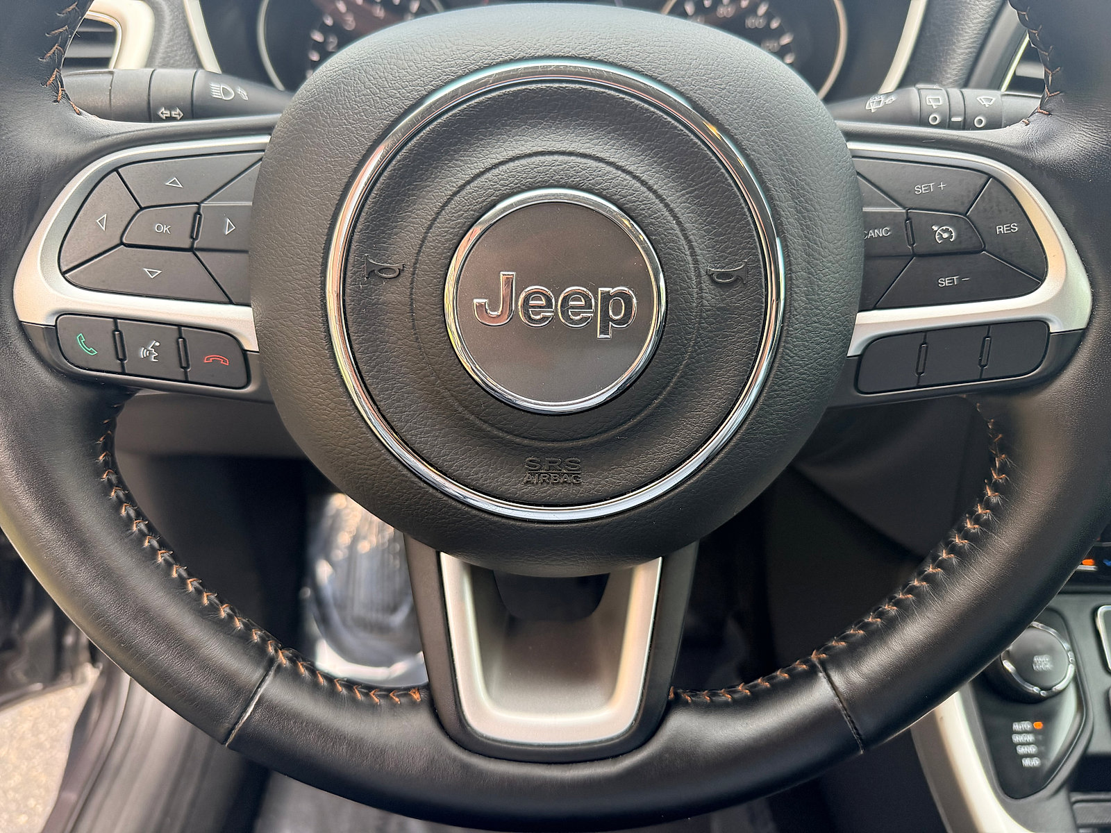 Used 2019 Jeep Compass Latitude w/ Cold Weather Group AWD/4WD image 19