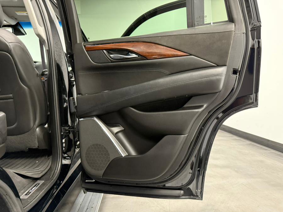 Used 2015 Cadillac Escalade Premium image 29