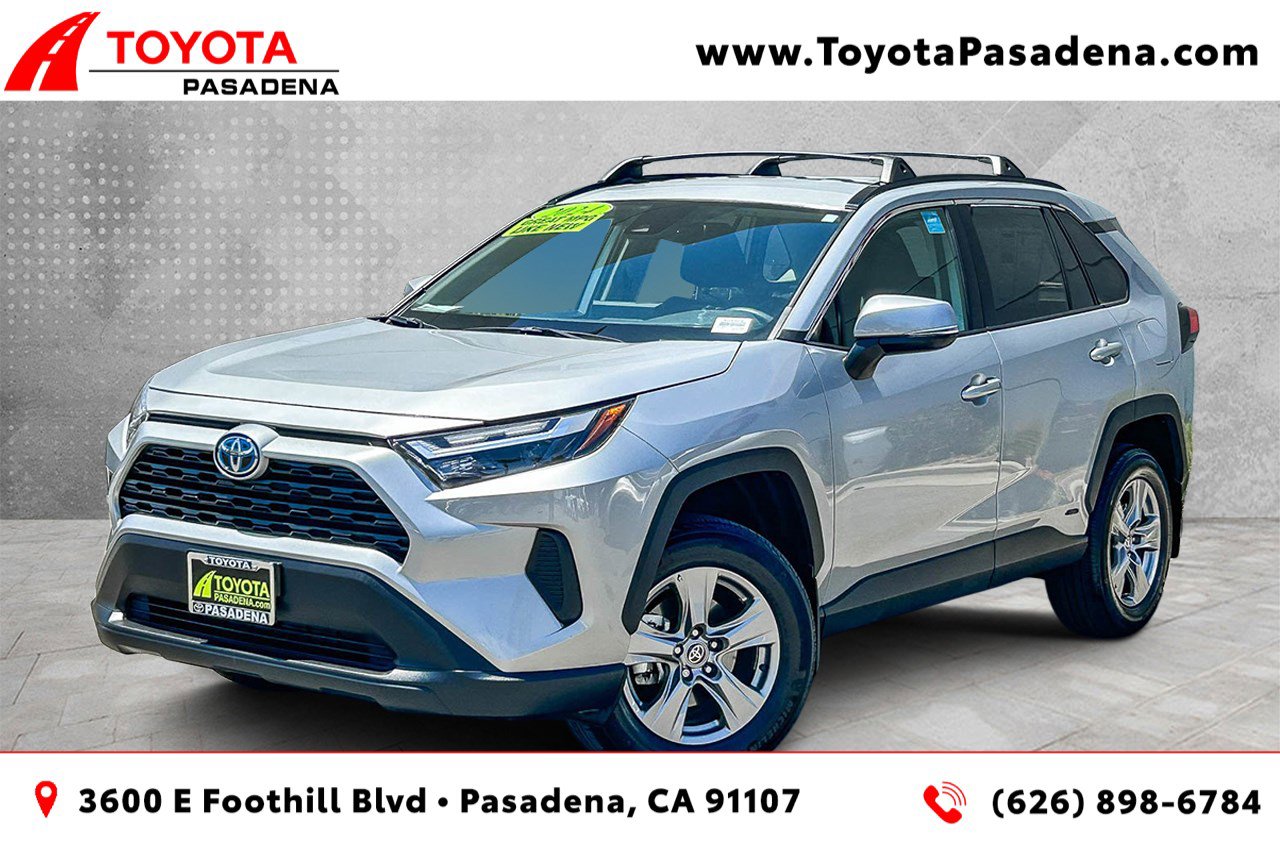 Used 2024 Toyota RAV4 XLE AWD/4WD image 1