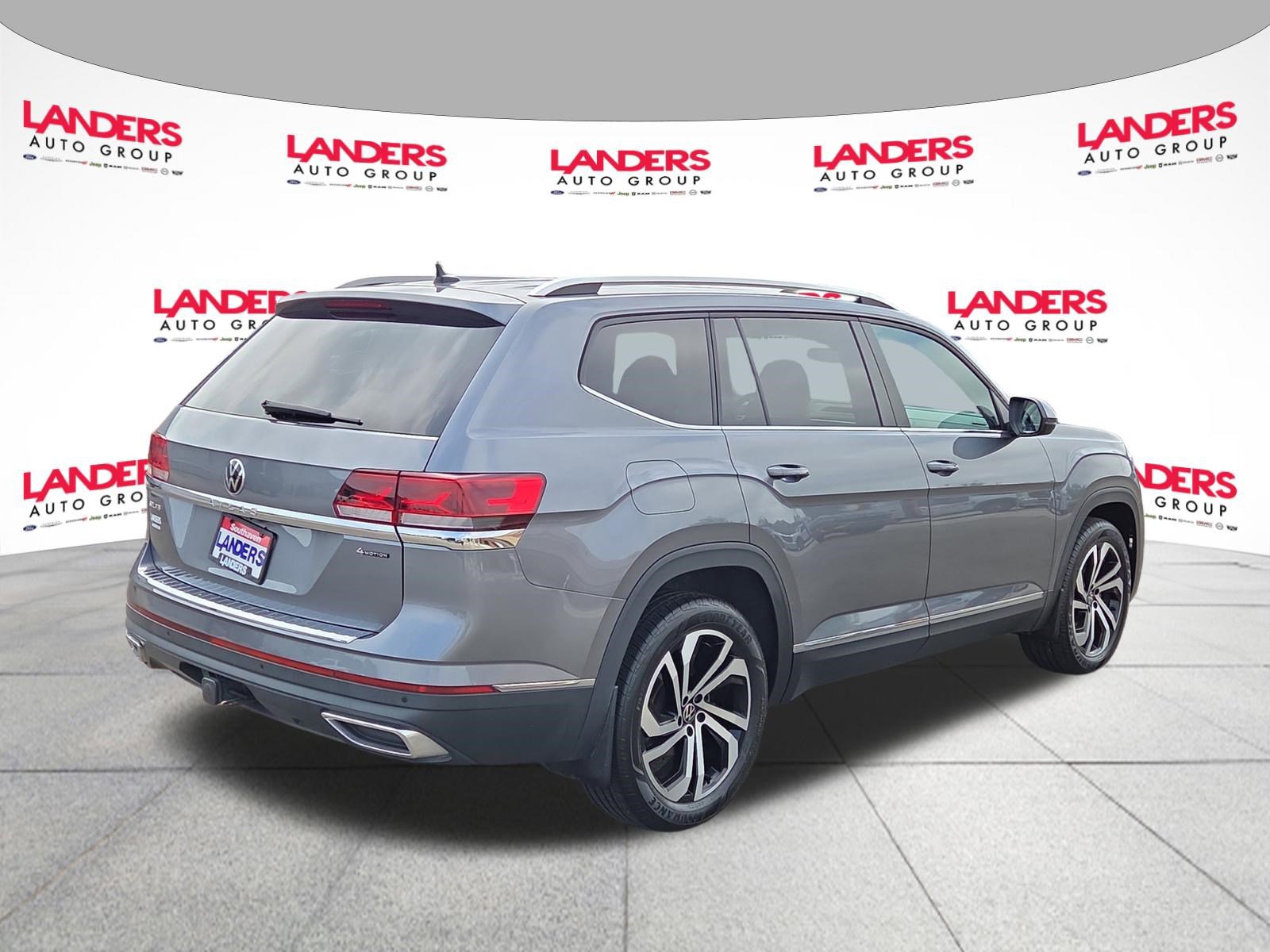 Used 2023 Volkswagen Atlas SEL AWD/4WD image 3
