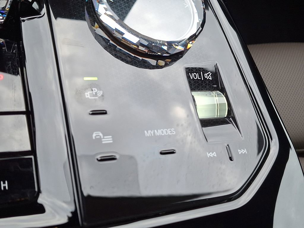 Used 2025 BMW i5 xDrive40 w/ Executive Package image 21