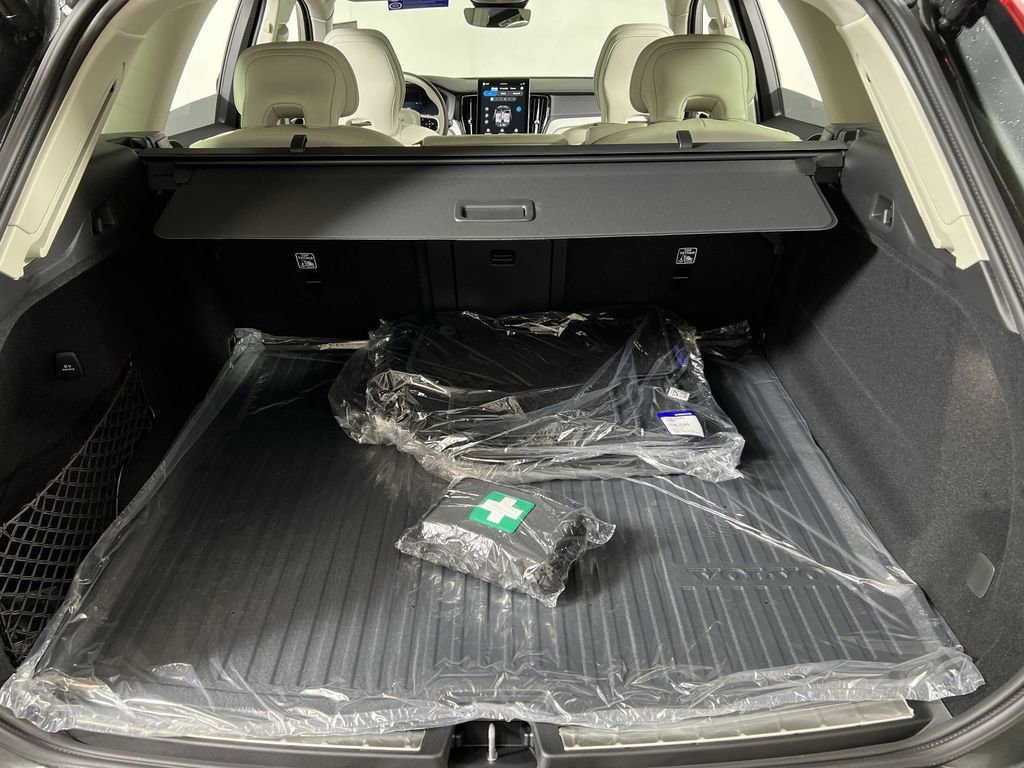 New 2026 Volvo XC60 B5 Ultra w/ Protection Package Premier image 17