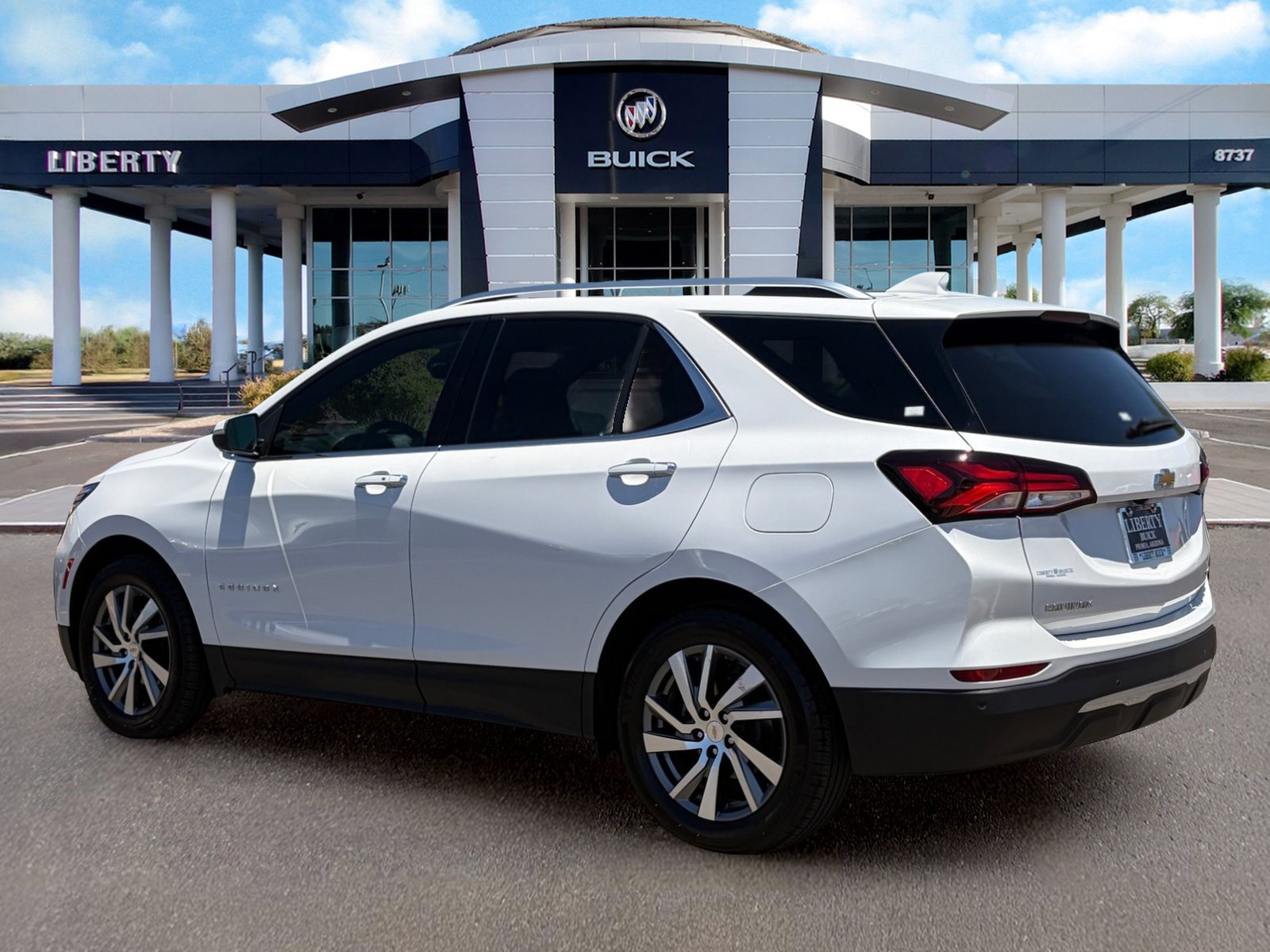 Used 2023 Chevrolet Equinox Premier FWD image 7