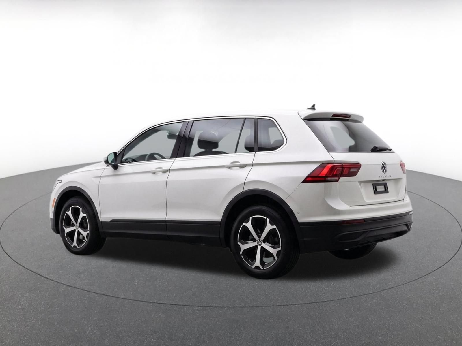 Used 2026 Volkswagen Tiguan SE AWD/4WD image 6