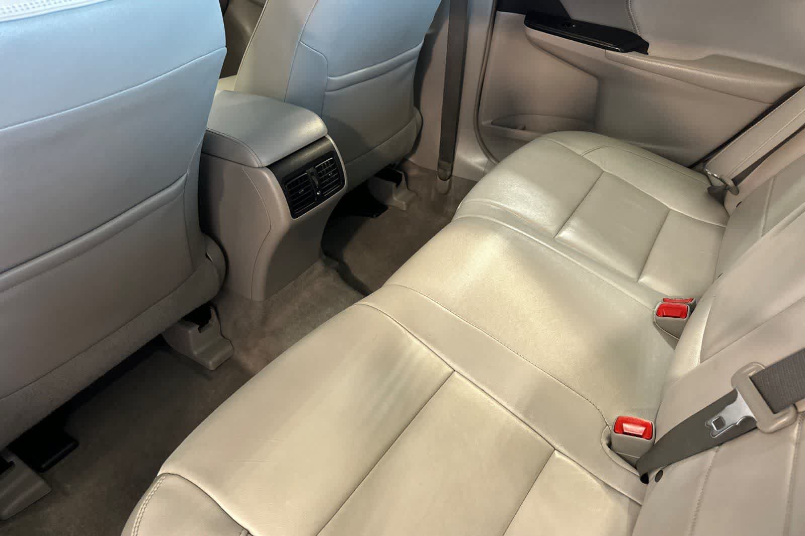 Used 2017 Toyota Camry XLE w/ Moonroof Package FWD image 5