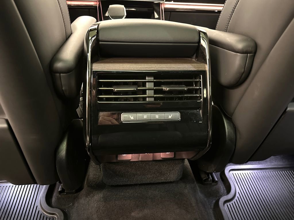 Used 2024 Land Rover Range Rover Sport SE AWD/4WD image 18