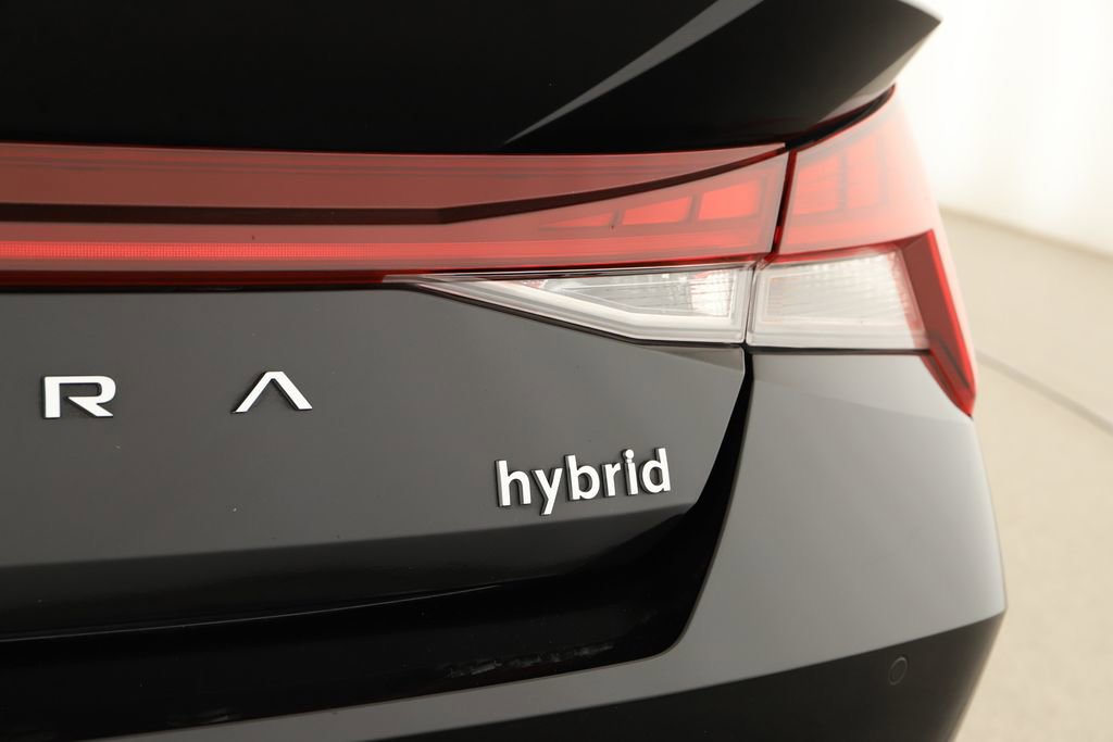 Used 2023 Hyundai Elantra Limited w/ Preferred Accessory Package image 29