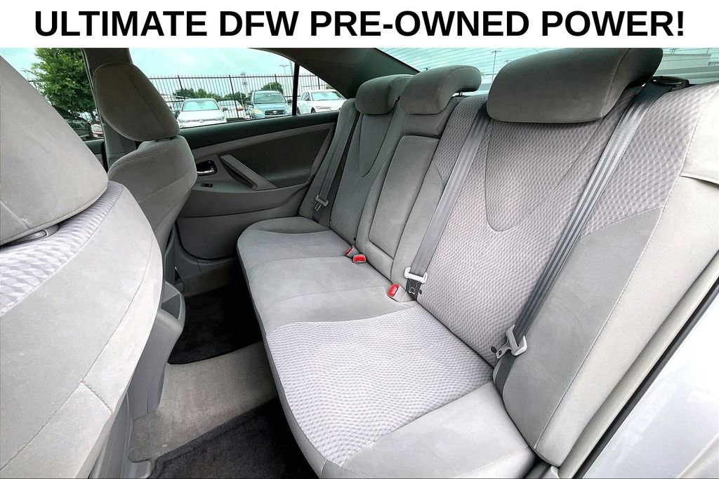 Used 2010 Toyota Camry LE FWD image 29