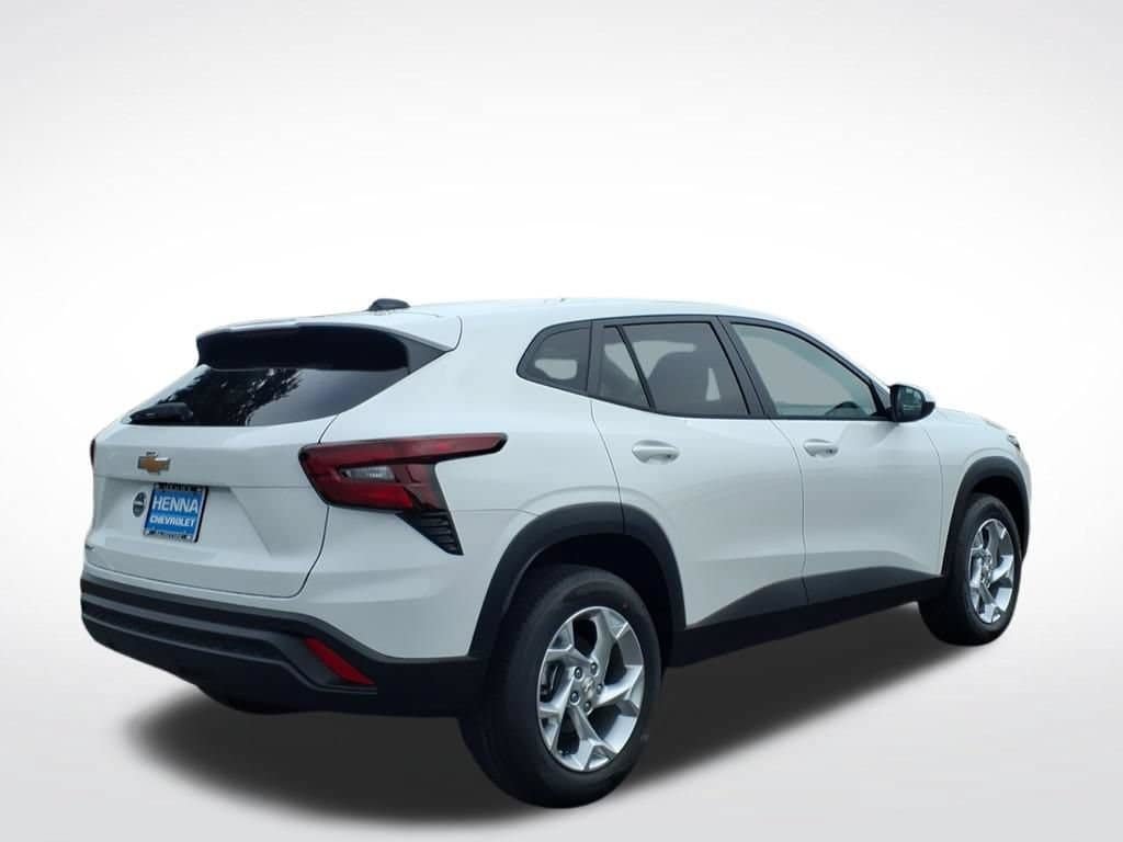 New 2026 Chevrolet Trax LS w/ LS Convenience Package FWD image 3