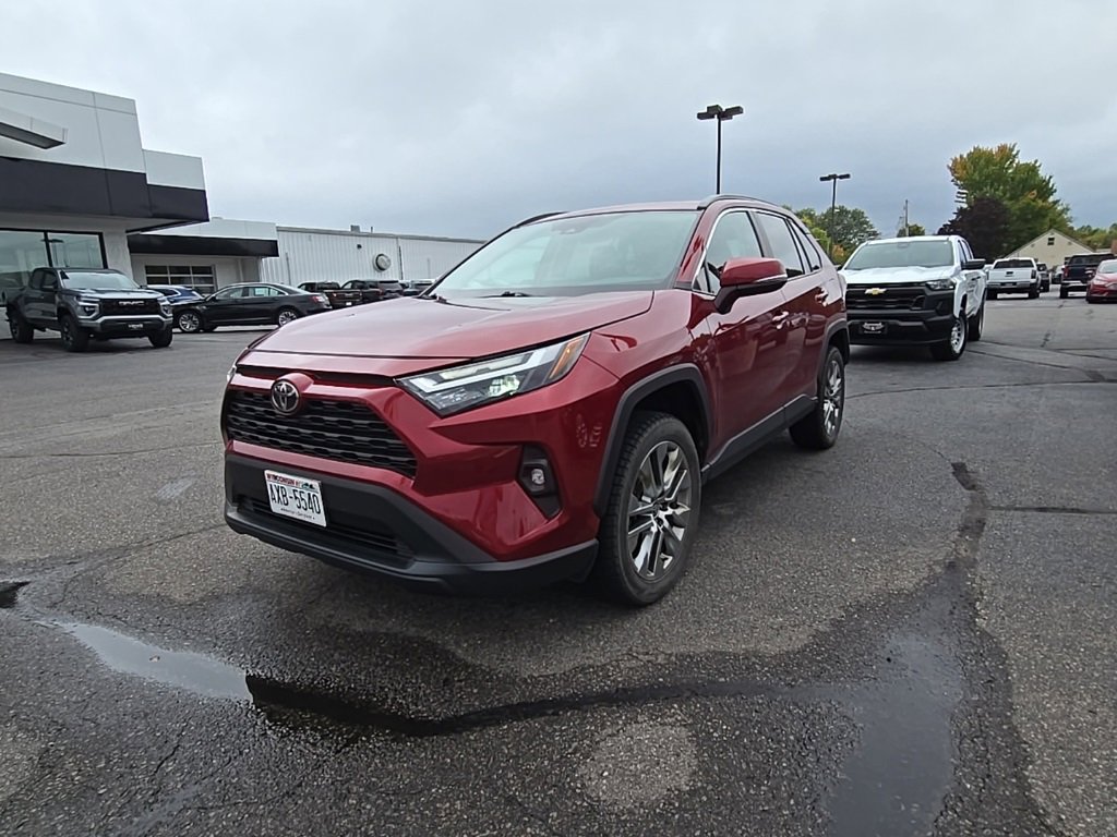 Used 2022 Toyota RAV4 XLE Premium image 3