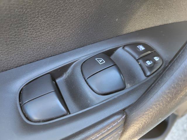 Used 2020 Nissan Rogue SV AWD/4WD image 16