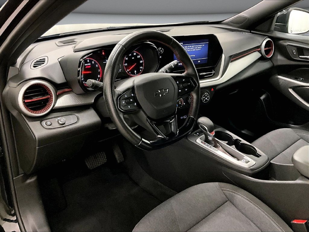 Used 2024 Chevrolet Trax RS FWD image 17