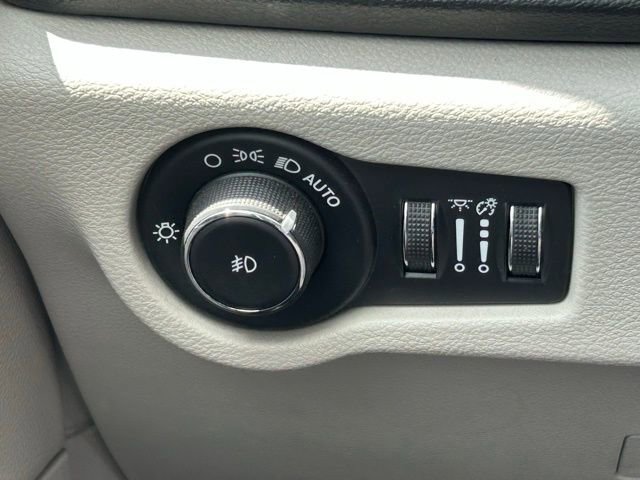 Used 2020 Chrysler Pacifica Touring-L Plus image 19