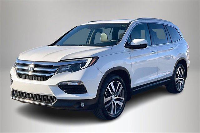 Used 2017 Honda Pilot Touring image 2