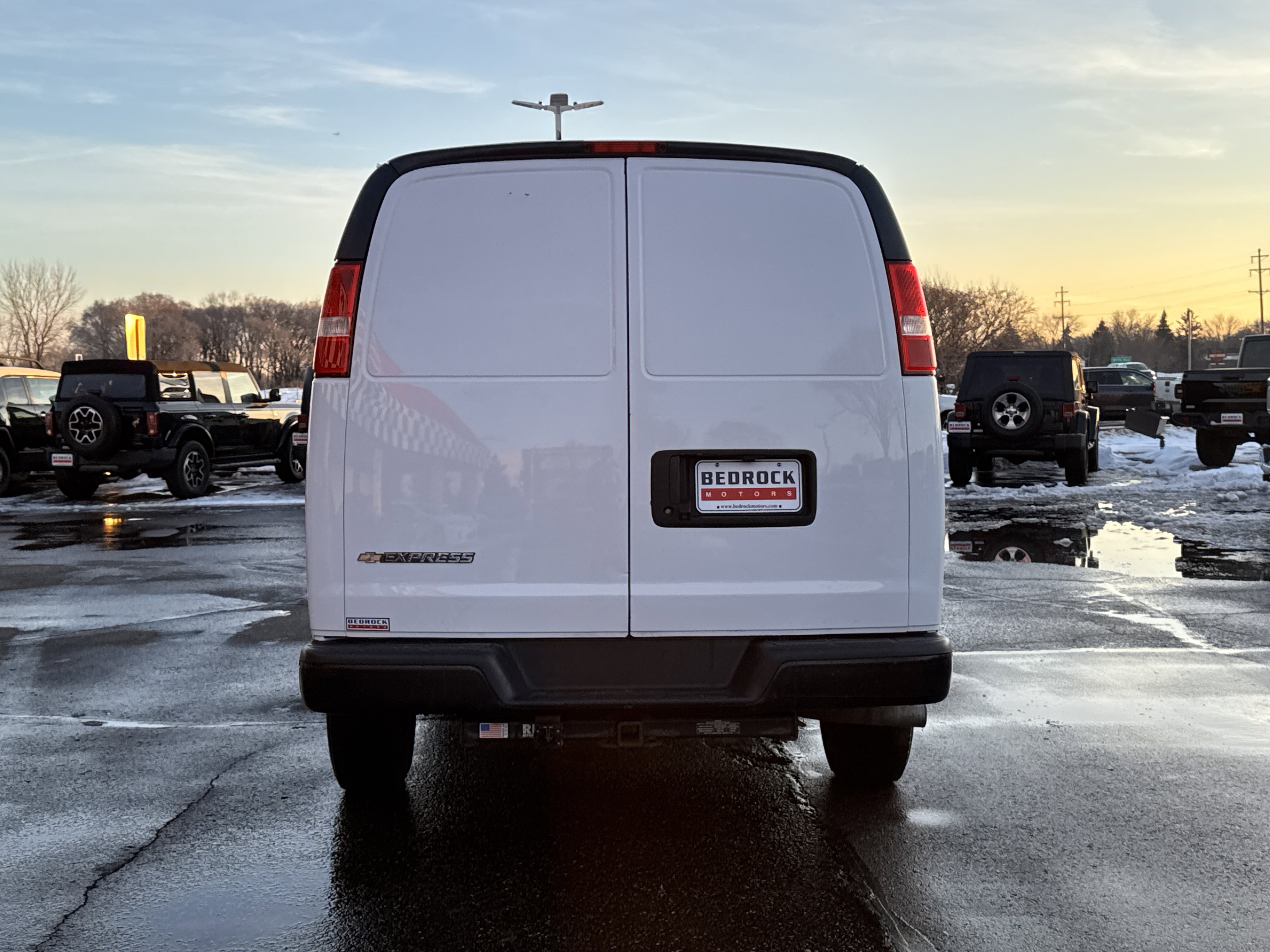 Used 2021 Chevrolet Express 2500 w/ Driver Convenience Package image 6