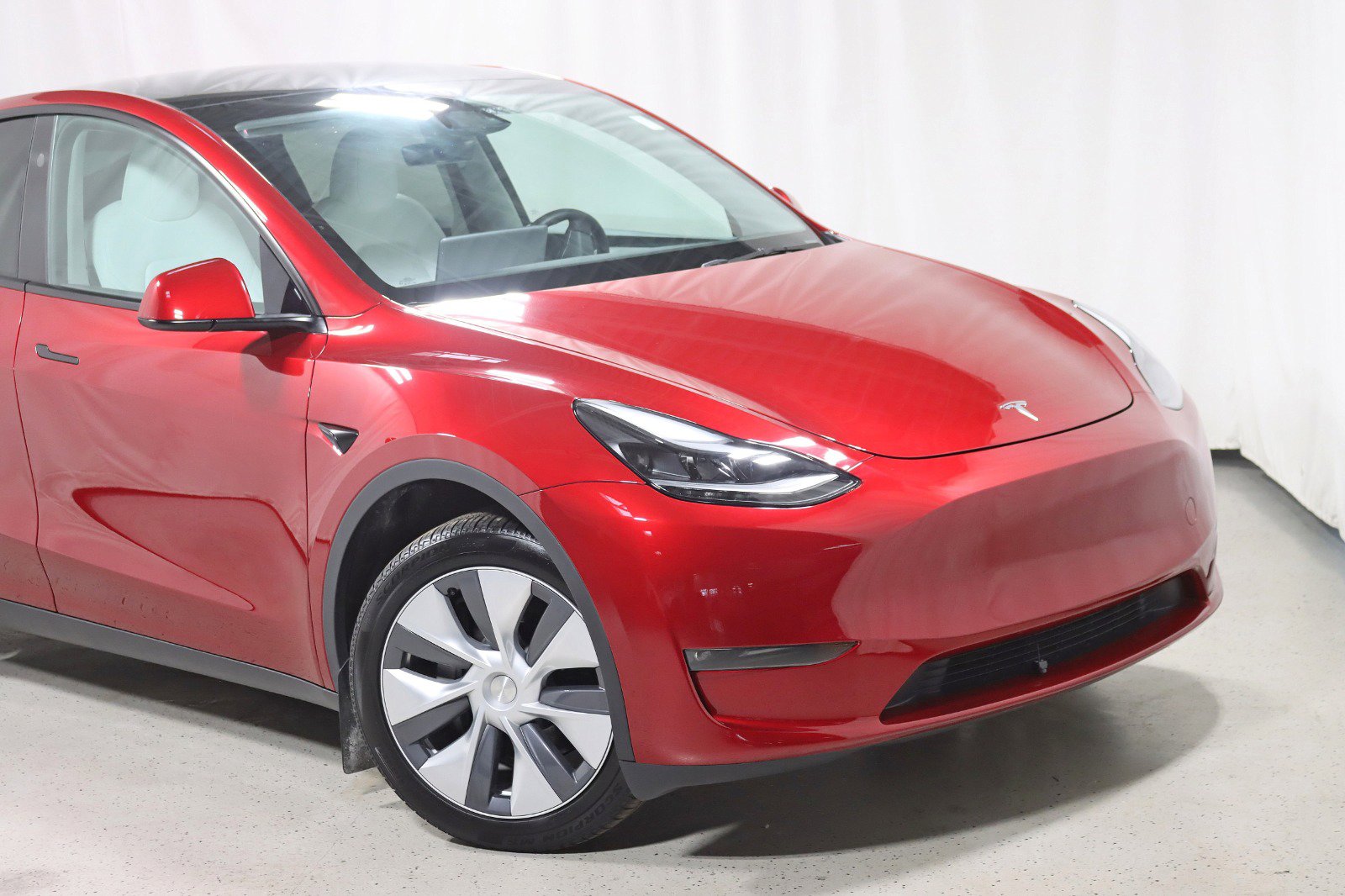 Used 2024 Tesla Model Y Long Range AWD/4WD image 2