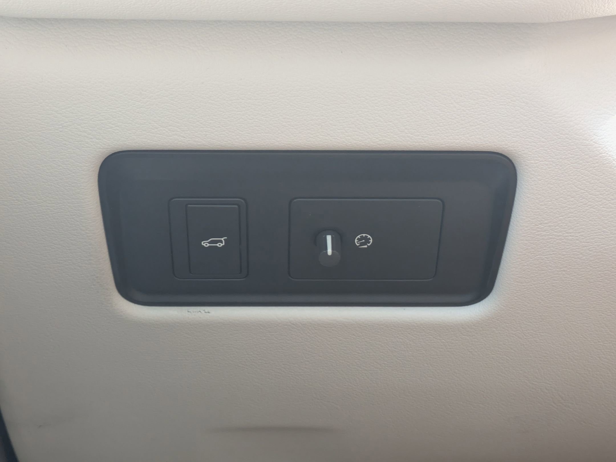 New 2026 Jaguar F-PACE R-Dynamic S image 19