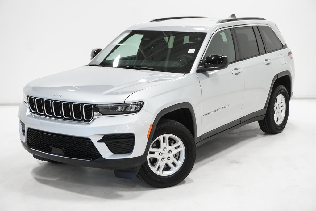 Certified 2025 Jeep Grand Cherokee Laredo w/ Luxury Tech Group I image 2